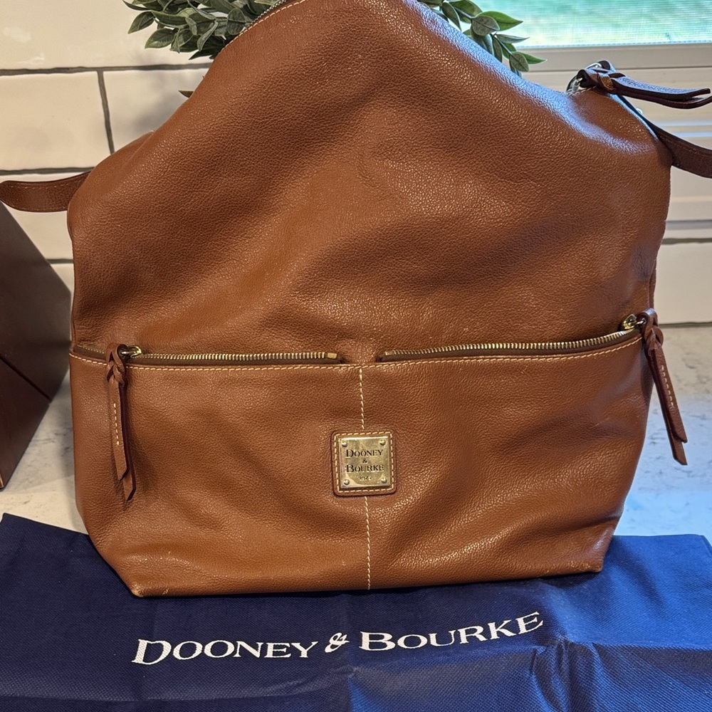Dooney & Bourke Tan Leather Women’s Hobo bag
